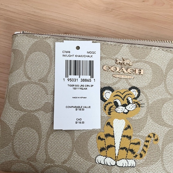 Coach Large Corner Zip Wristlet In Signature Canvas With Tiger #C7698 - Picture 6 of 6